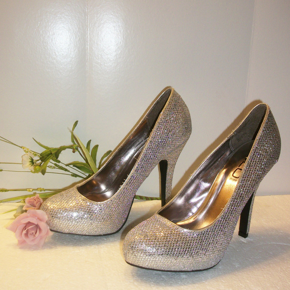 GLO jeans Shoes Hpglo 95m Silver Sparkle High Heel Pumps